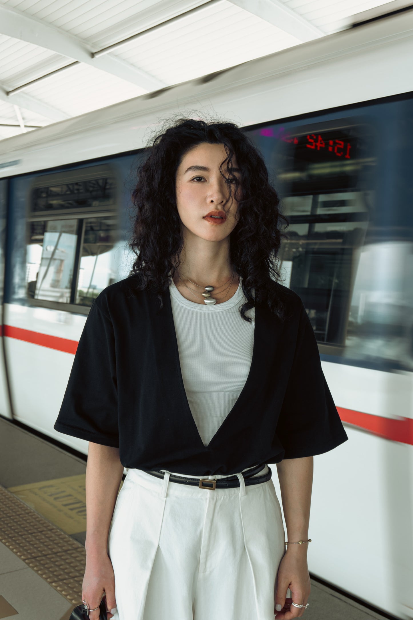 Minimalist V-Neck Oversized Short Sleeve T-Shirt in Black