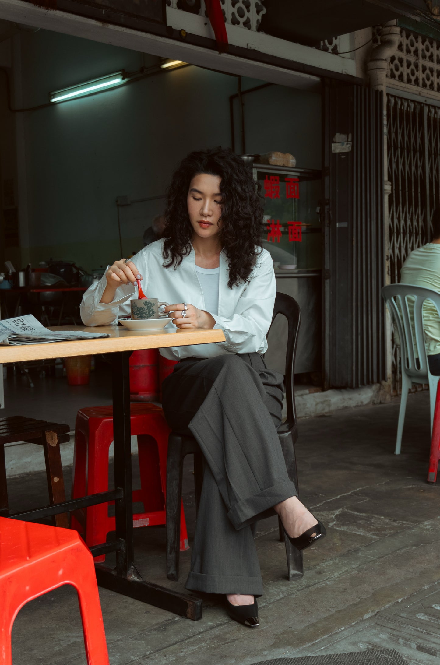 Contrast-Trim Cuffed Wide-Leg Trousers in Grey